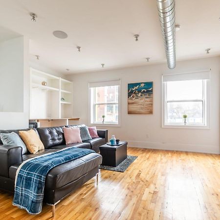 Modern 2 Bedroom Condo - Heart Of Leslieville โตรอนโต ภายนอก รูปภาพ